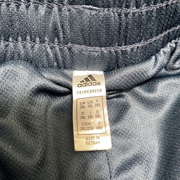 Men's Navy Adidas shorts in size 2XL - Picture 2 of 2